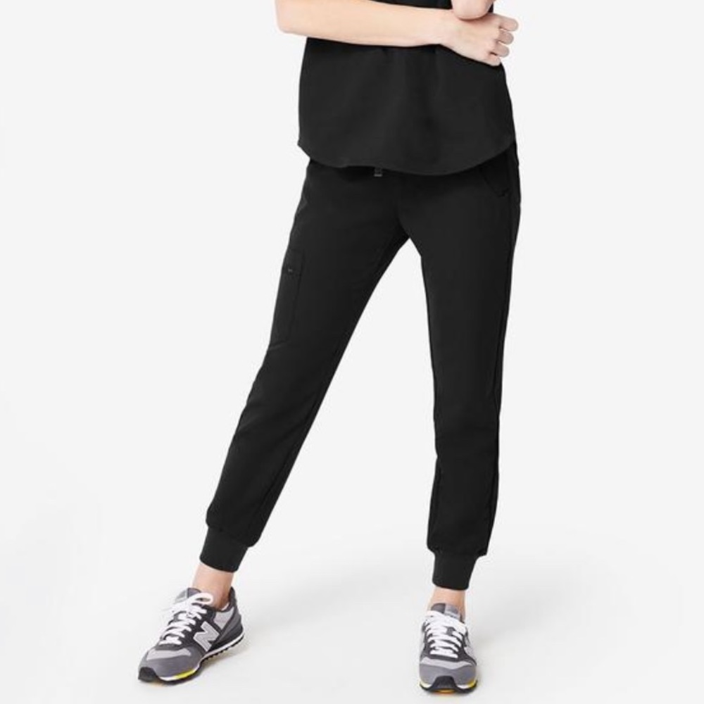 Black figs jogger scrubs